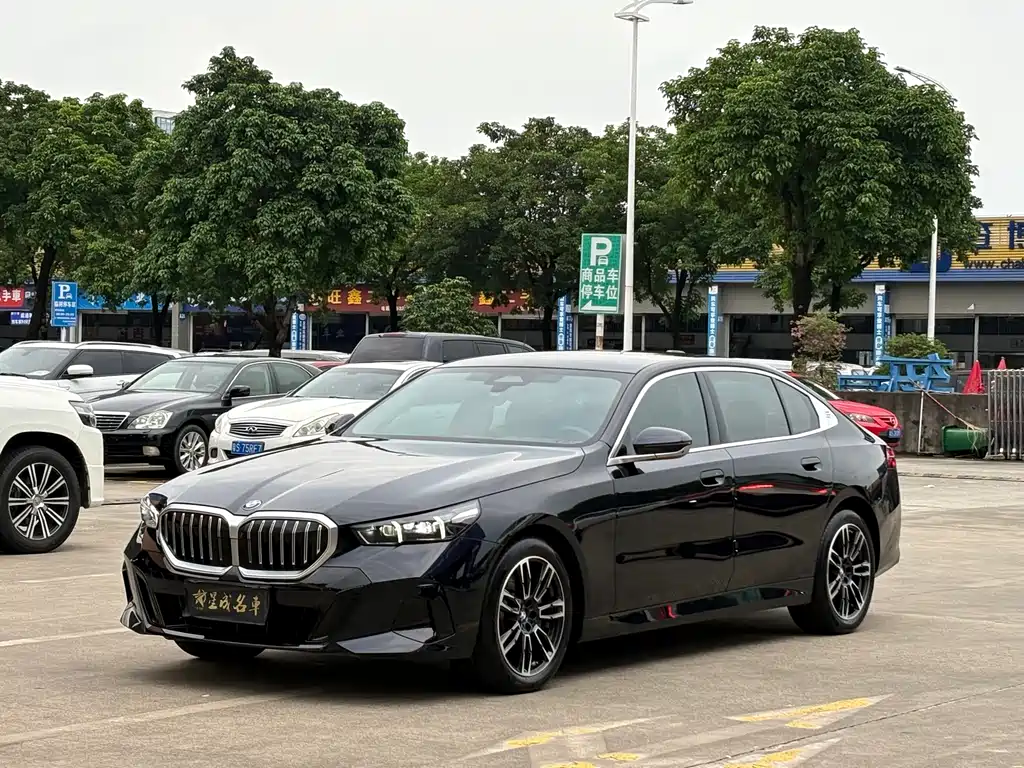 BMW 5 Series 2026 — фото 1