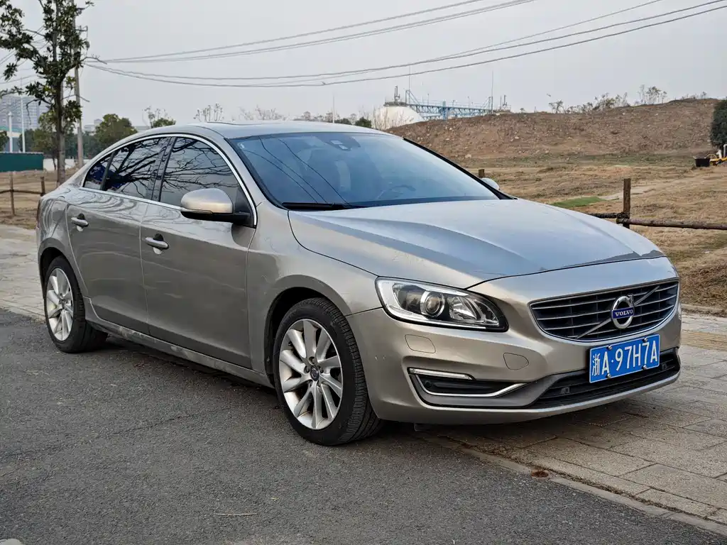 Volvo S60 2015 — фото 3