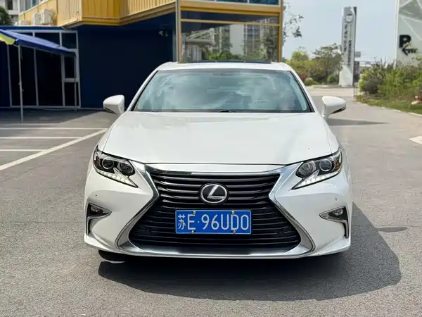 Lexus ES 2016