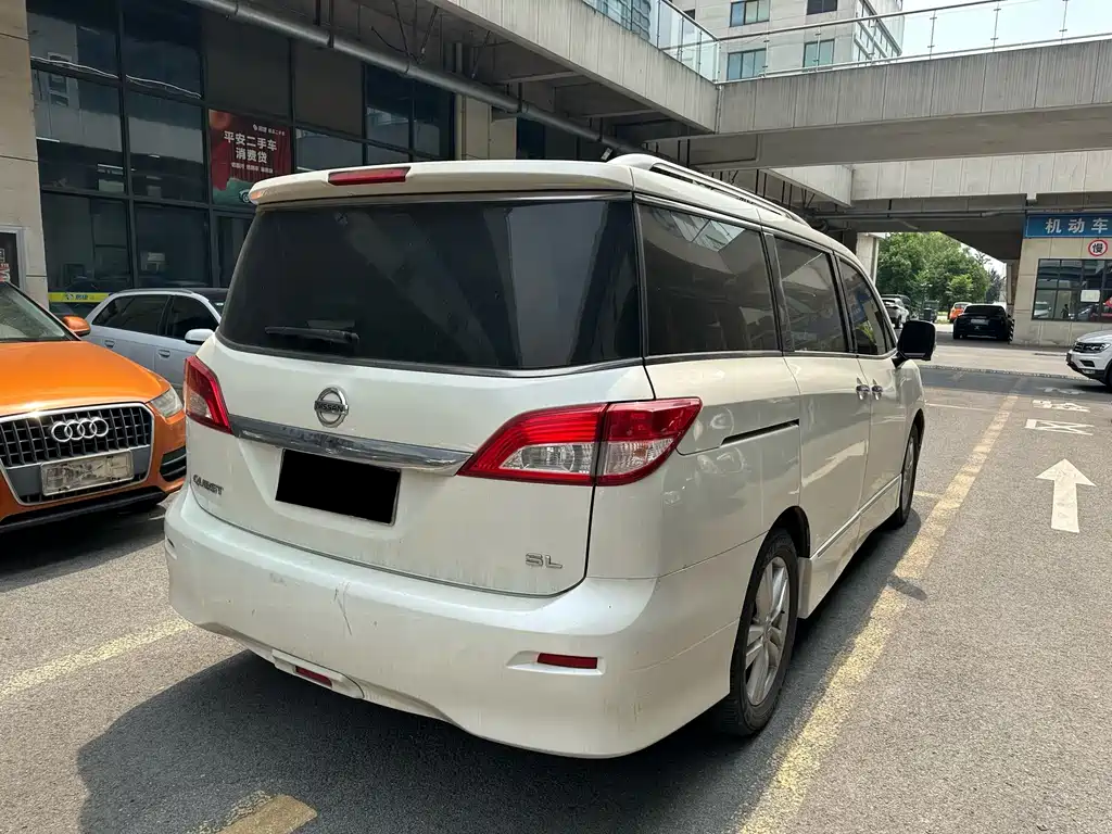 Nissan Quest 2017 — фото 20
