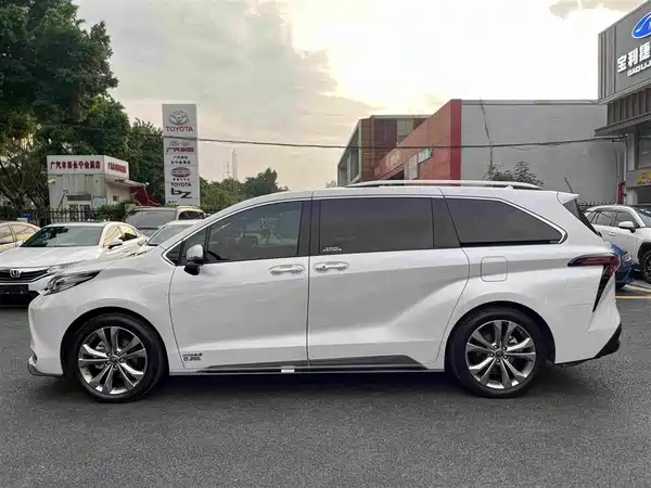 Toyota Sienna 2023