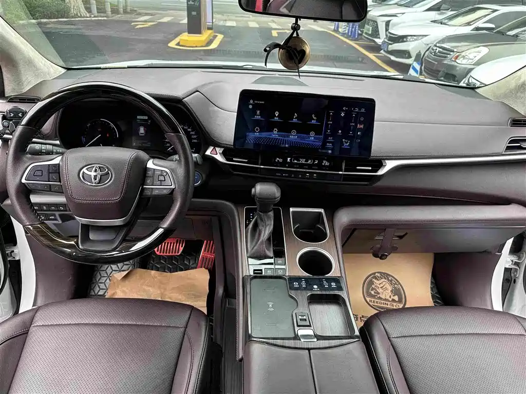 Toyota Sienna 2022 — фото 11
