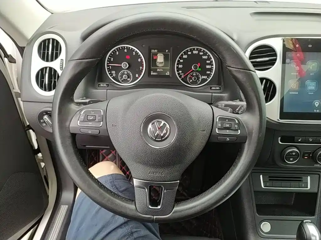 Volkswagen Tiguan 2016 — фото 11