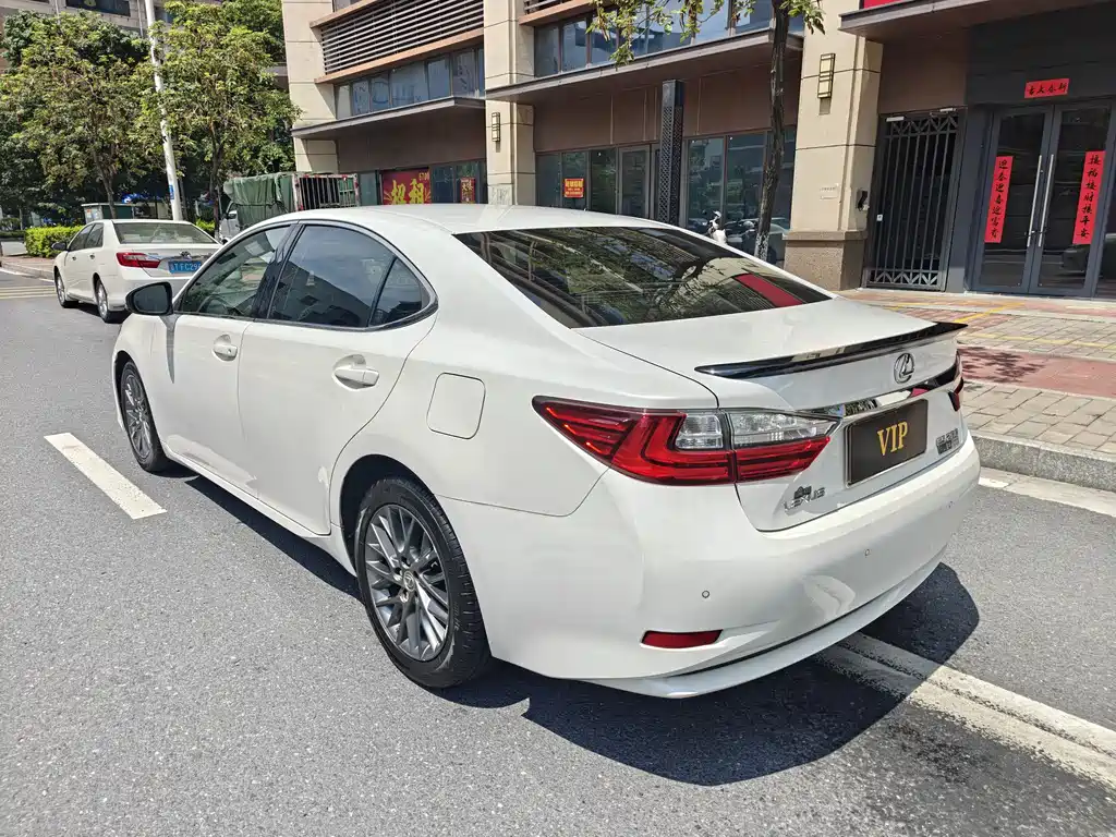 Lexus ES 2018 — фото 5