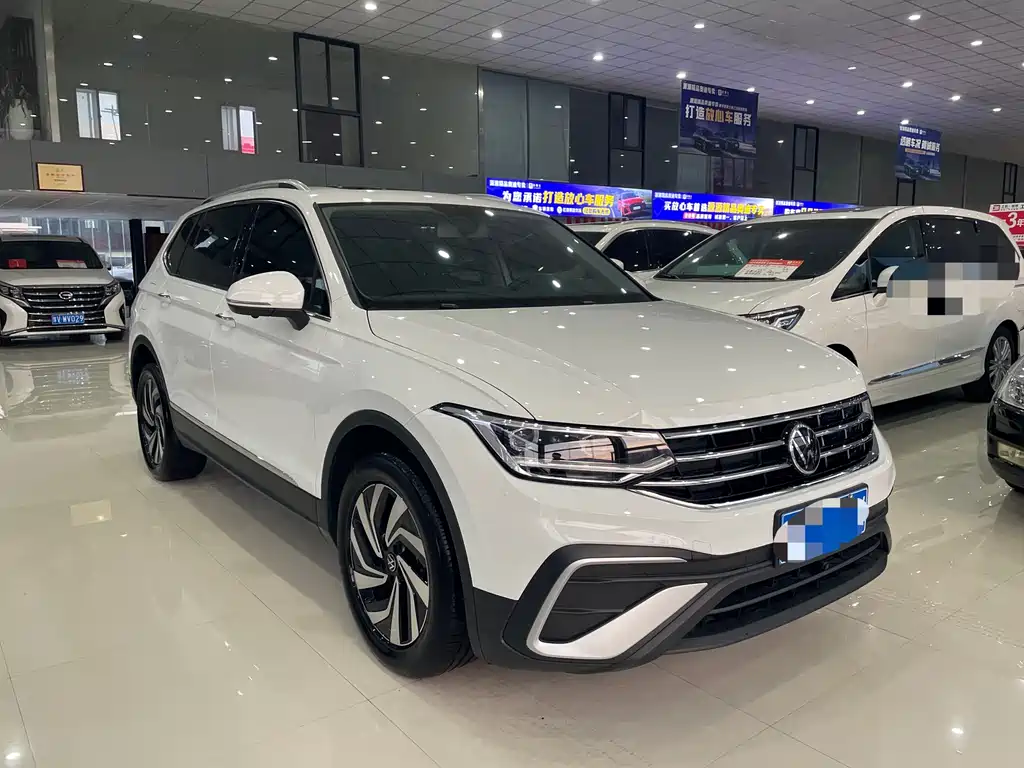 Volkswagen Tiguan L 2023 — фото 3