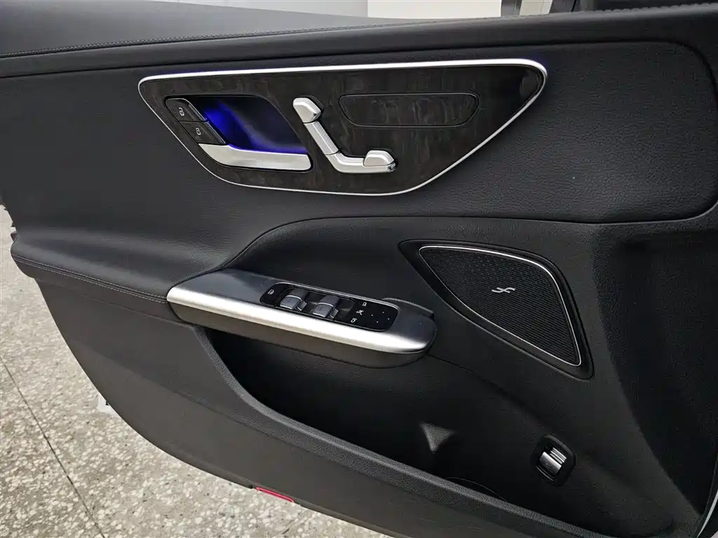 Mercedes-Benz C-Class 2023 — фото 8