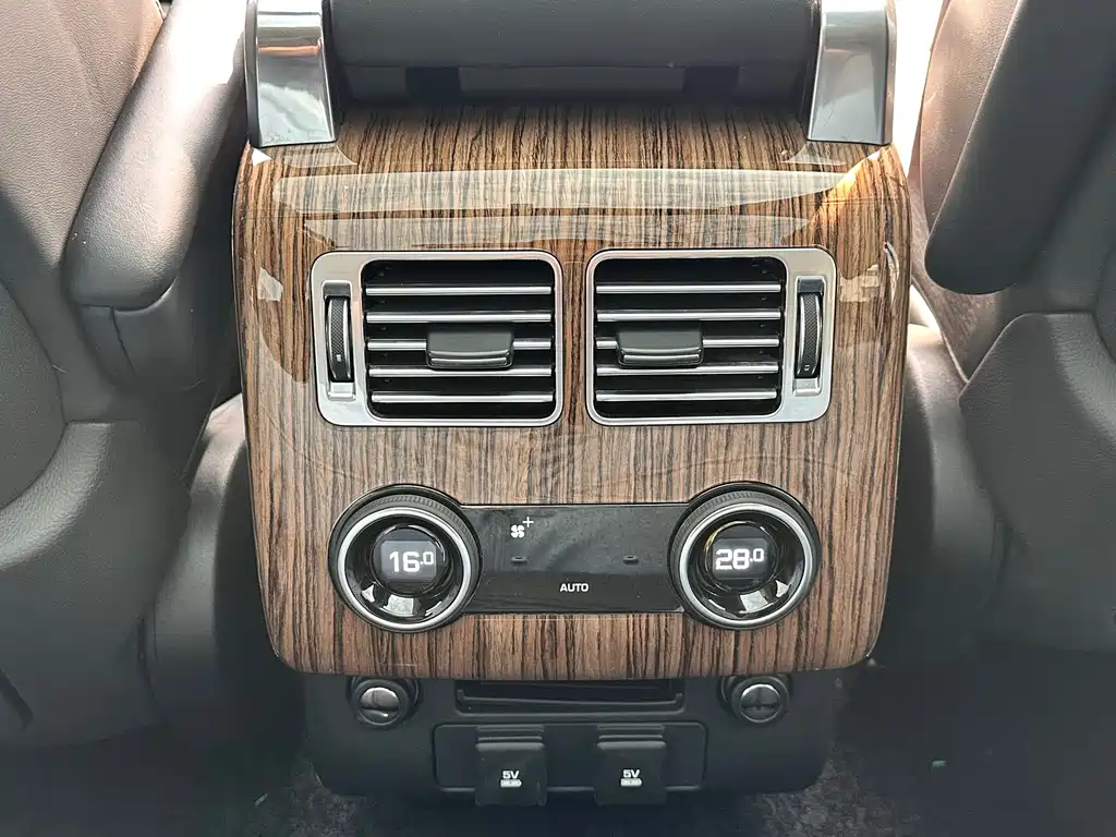 Land Rover Range Rover 2022 — фото 24