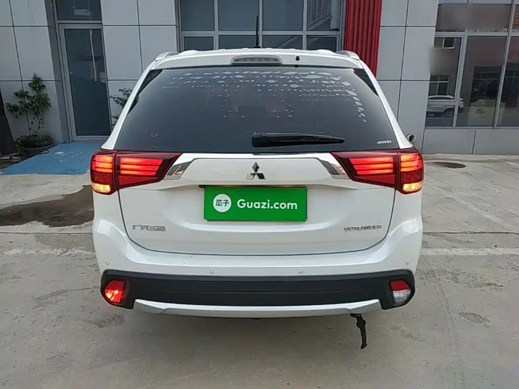 Mitsubishi Outlander 2017 — фото 6
