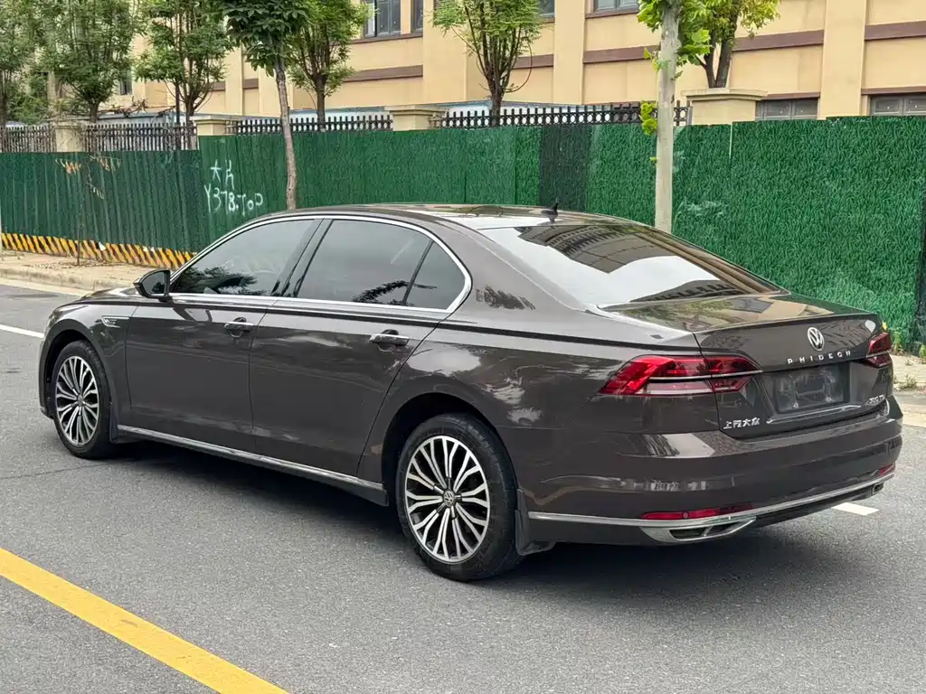 Volkswagen Phideon 2018 — фото 9