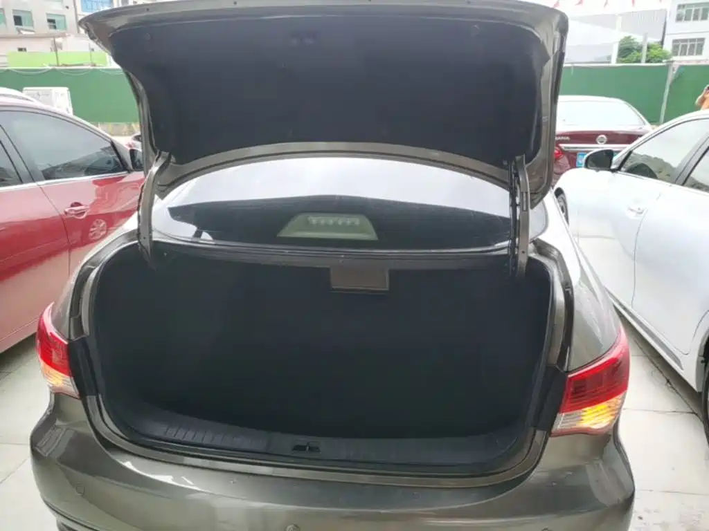 Nissan Sylphy 2018 — фото 19