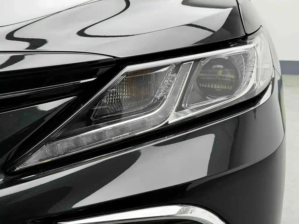 Toyota Camry 2023 — фото 10