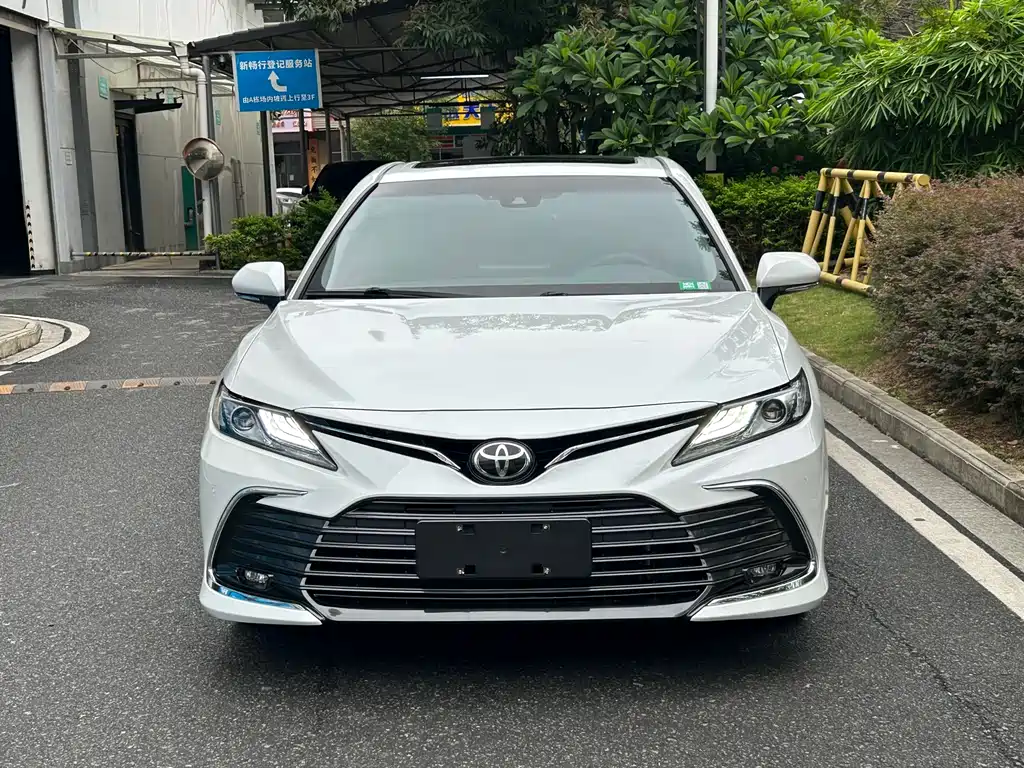Toyota Camry 2021 — фото 2