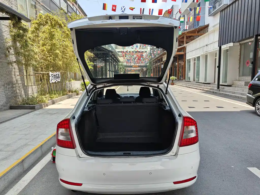 Skoda Octavia 2013 — фото 16