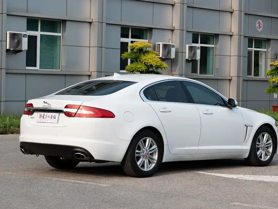 Jaguar XF 2014 — фото 4