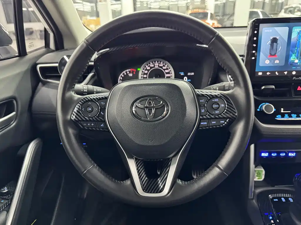 Toyota Corolla Cross 2023 — фото 13