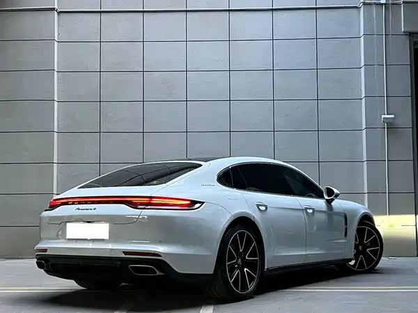 Porsche Panamera 2021