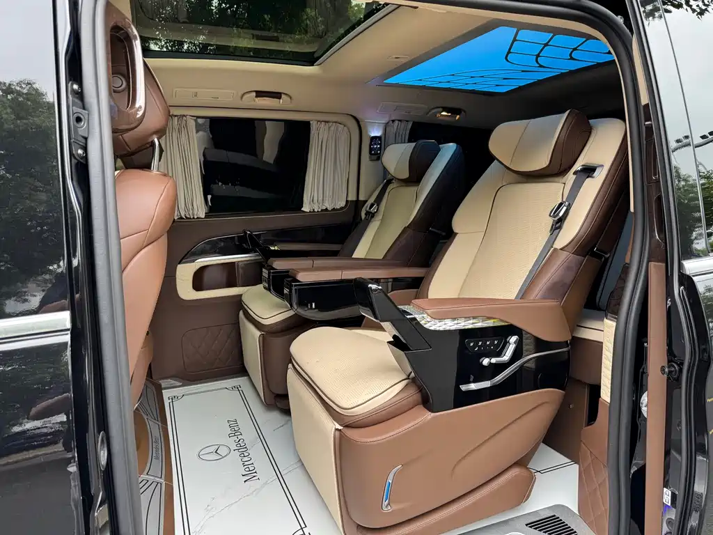 Mercedes-Benz V-Class 2019 — фото 14