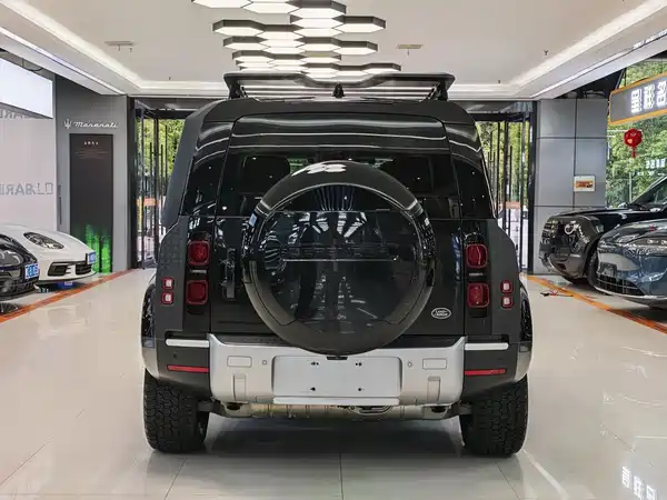 Land Rover Defender 2023
