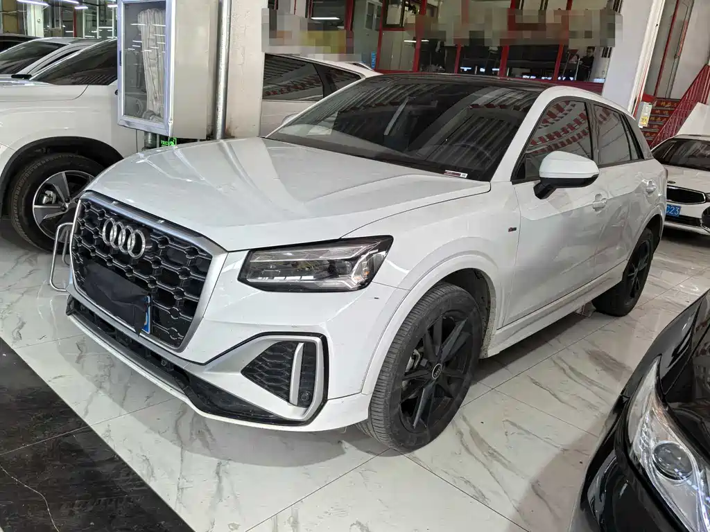 Audi Q2L 2023