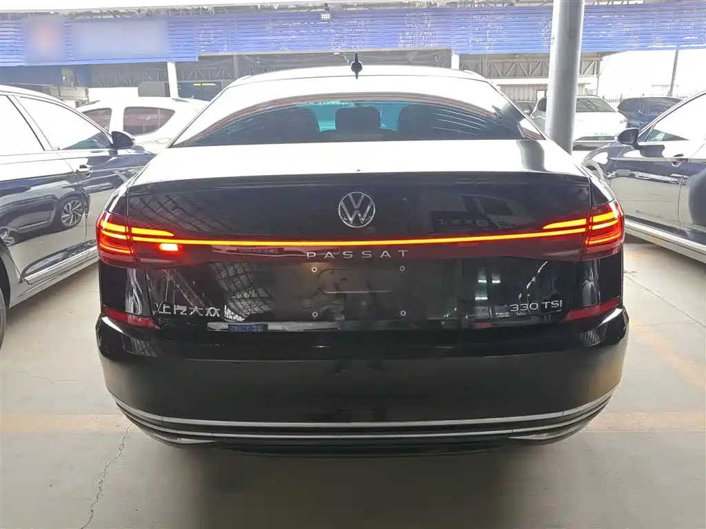 Volkswagen Passat 2023 — фото 6