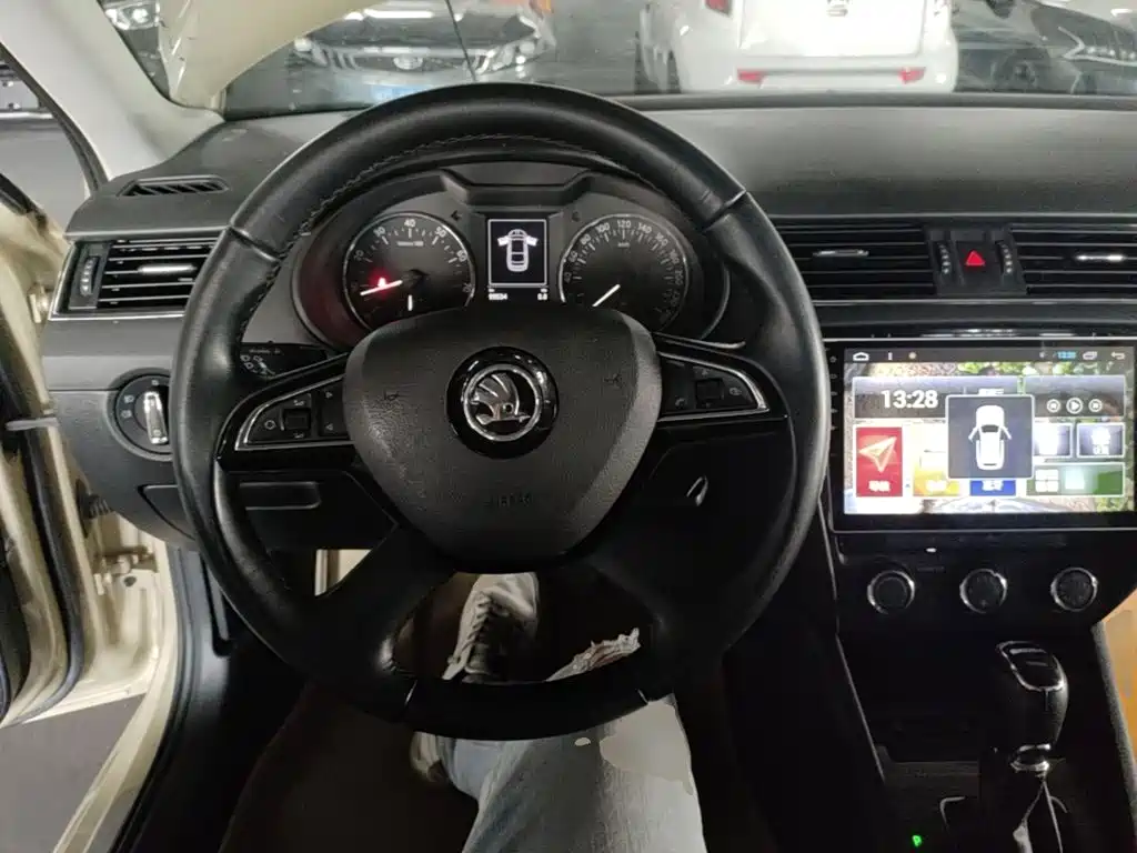 Skoda Octavia 2015 — фото 11