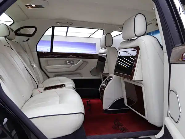 Bentley Elegant 2004