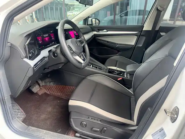 Volkswagen Golf 2024