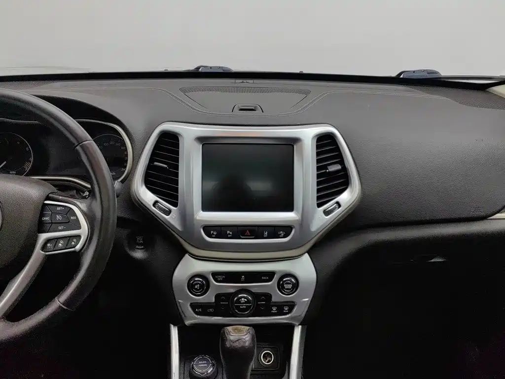 Jeep Cherokee 2014 — фото 12