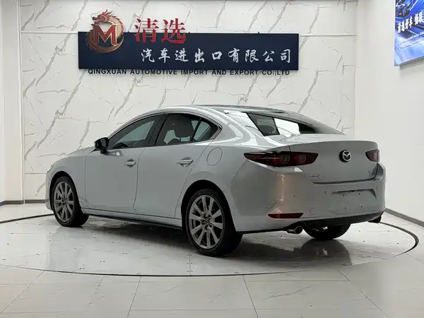 Mazda 3 Axela 2022