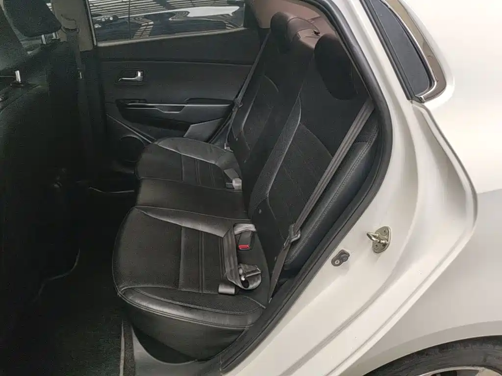 Kia K2 2015 — фото 17