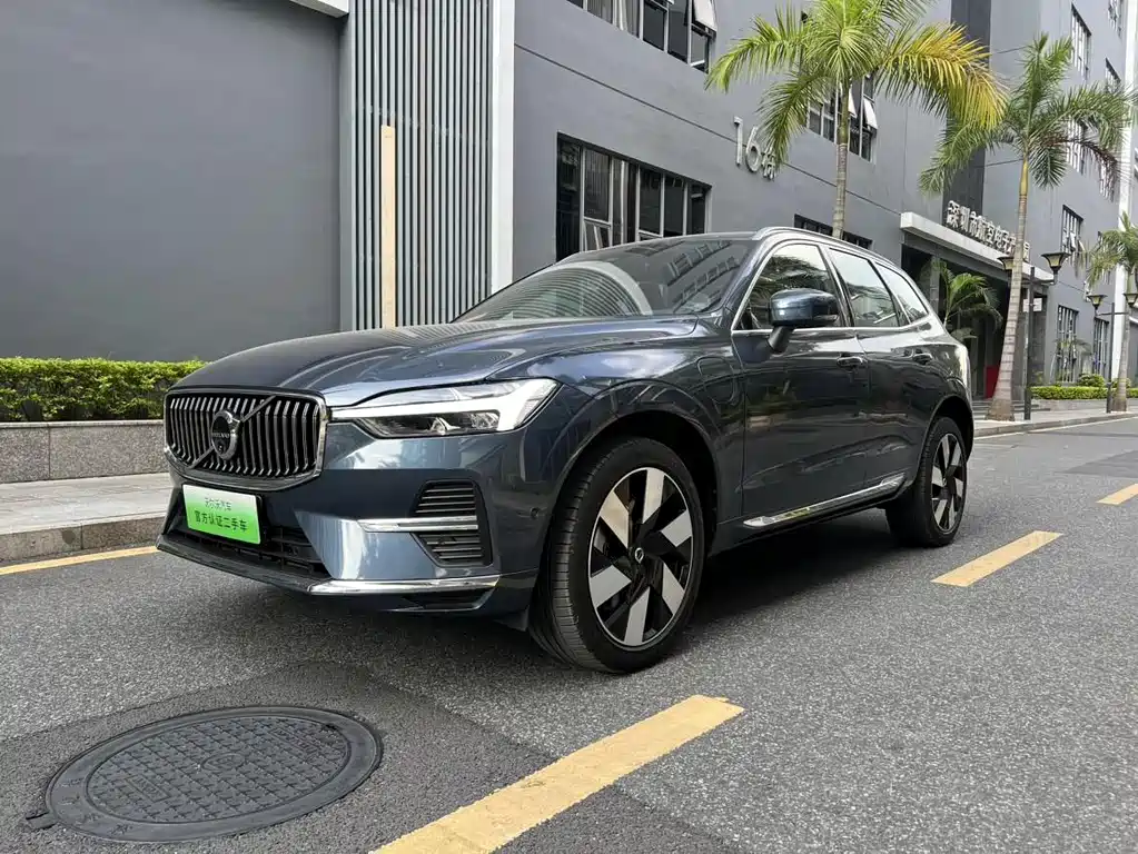 Volvo XC60 PHEV 2024 — фото 1