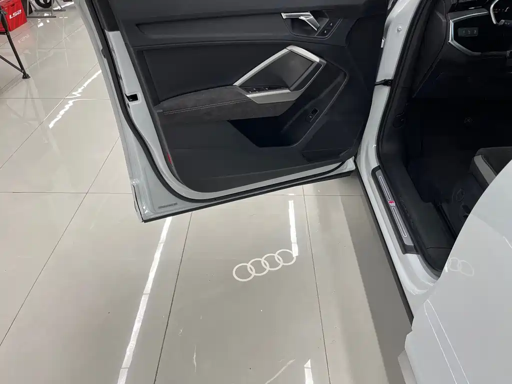 Audi Q3 2022 — фото 23