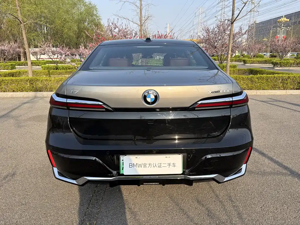 BMW i7 2025 — фото 10