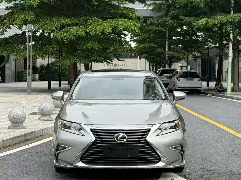 Lexus ES 2017 — фото 2