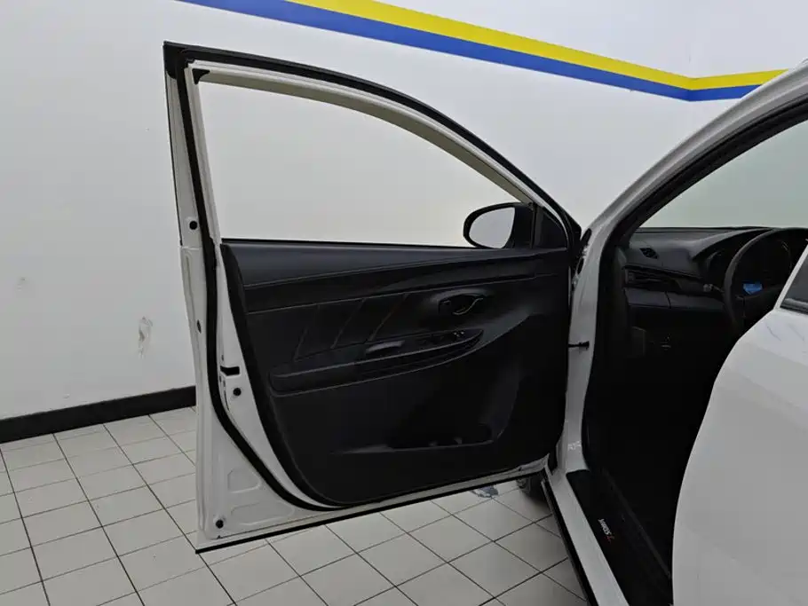 Toyota Yaris L 2021