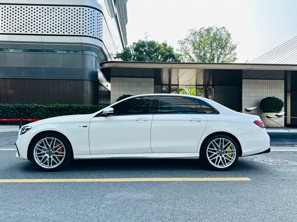 Mercedes-Benz E-Class 2022 — фото 2