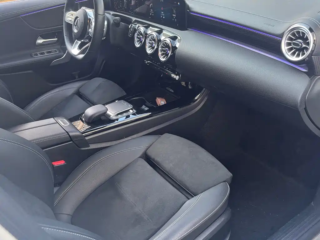 Mercedes-Benz A-Class 2023 — фото 11