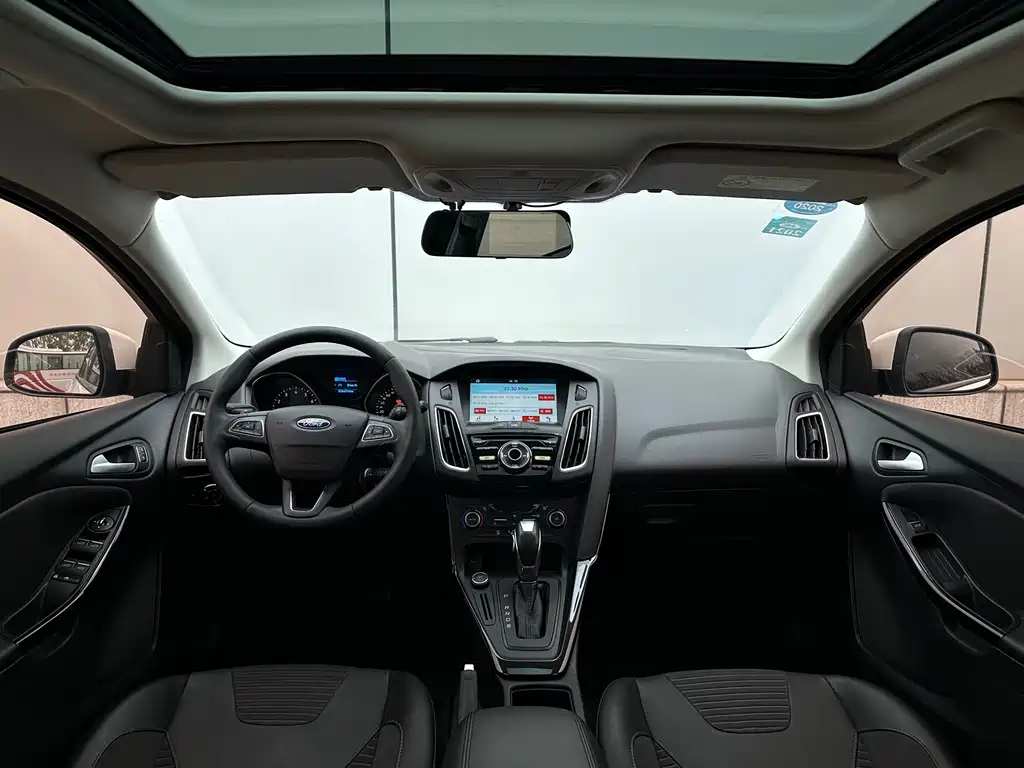 Ford Focus 2017 — фото 13