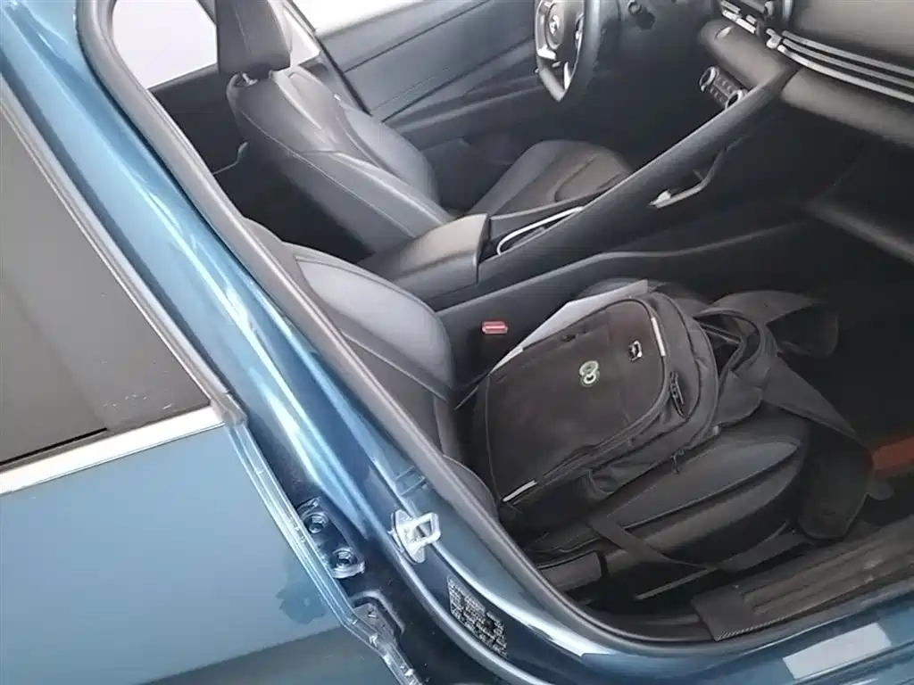 Hyundai Elantra 2022 — фото 25