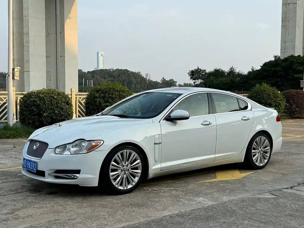 Jaguar XF 2011
