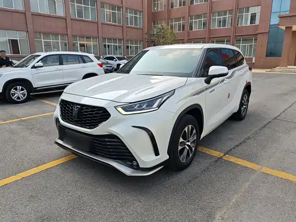 Toyota Crown Kluger 2022
