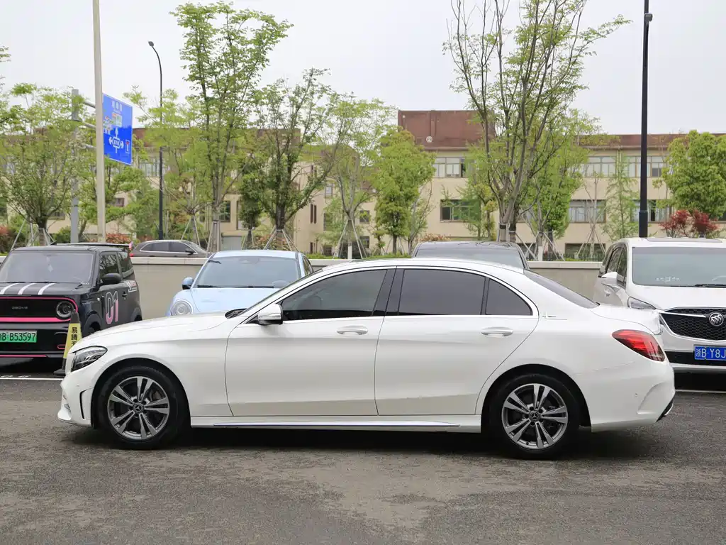 Mercedes-Benz C-Class 2019 — фото 18