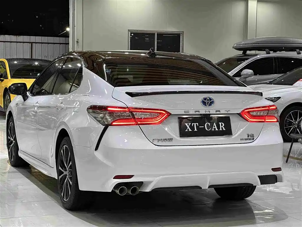 Toyota Camry 2019 — фото 12