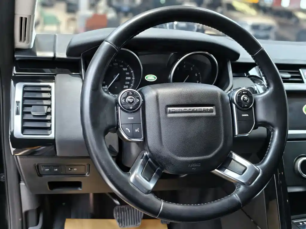 Land Rover Discovery 2018 — фото 11