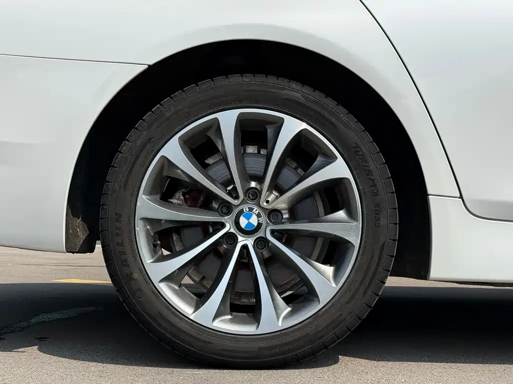 BMW 5 Series 2017 — фото 23