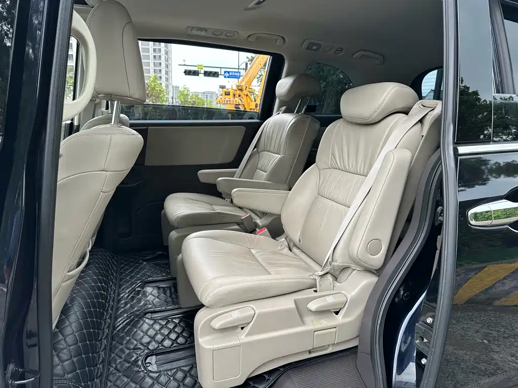 Honda Odyssey 2018 — фото 10