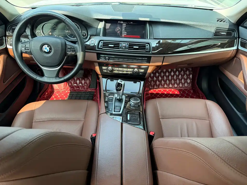 BMW 5 Series 2017 — фото 17