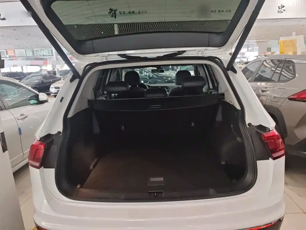 Volkswagen Tiguan L 2018 — фото 19