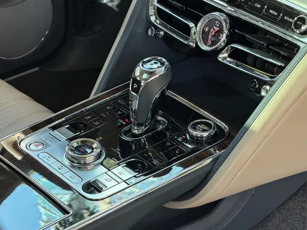 Bentley Flying Spur 2021 — фото 18
