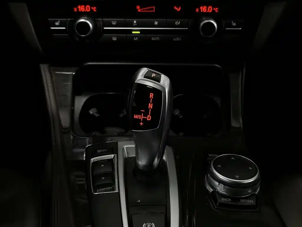 BMW 5 Series 2015 — фото 13